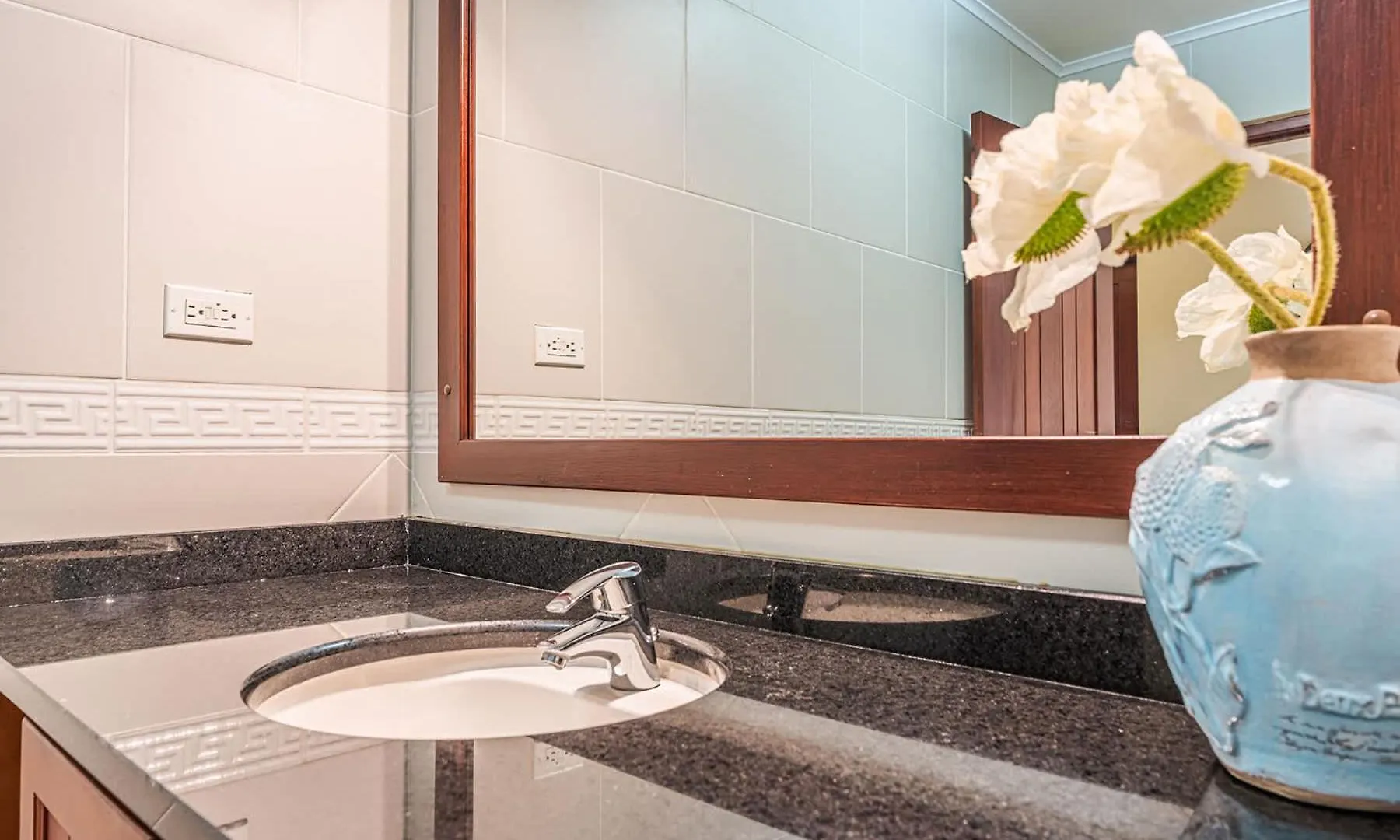 Elegancia Ocean View With Cooling Pool Apartment Kralendijk
