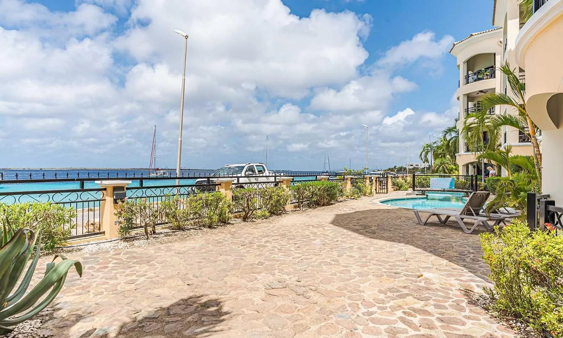 Elegancia Ocean View With Cooling Pool Apartment Kralendijk
